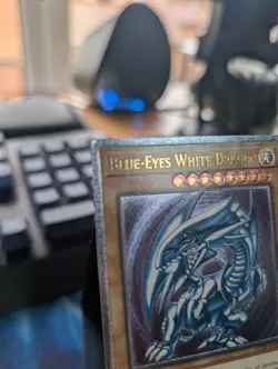 YuGiOh! Blue-Eyes White Dragon OP28-EN001 Ultimate Rare - Image 2