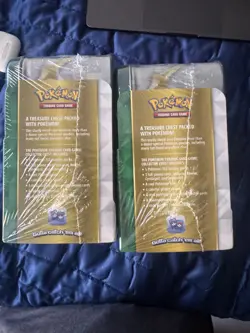 Pokemon TCG Arceus Spring 2022 Collector's Chest - Image 3