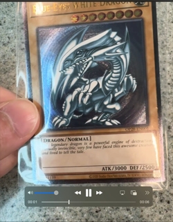 YuGiOh Blue Eyes White Dragon Ultimate Rare OP28-EN001 - Image 2