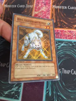 Yugioh Ryko, Lightsworn Hunter LODT-EN022 Super Rare 1st Edition MP - Image 2