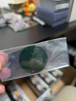 OFFICIAL POKEMON TCG PLASTIC GREEN HOLOFOIL RAYQUAZA COIN - Image 1