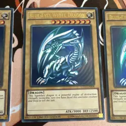 YuGiOh Blue-Eyes White Dragon Ultra Rare CT13-EN008 x 3 Playset - Image 3