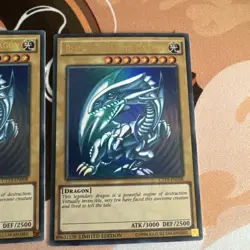 YuGiOh Blue-Eyes White Dragon Ultra Rare CT13-EN008 x 3 Playset - Image 4