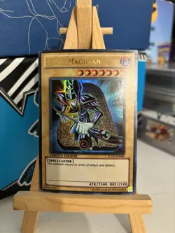 YUGIOH Ultra Rare Dark Magician LC01-EN005 - Image 1