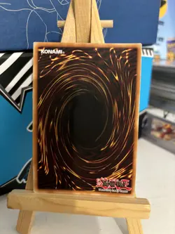YUGIOH Ultra Rare Dark Magician LC01-EN005 - Image 2