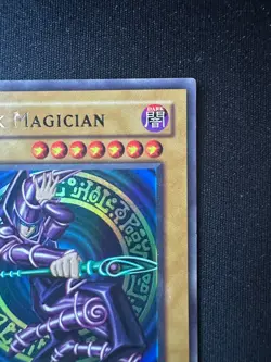 Ultra Rare Yu-Gi-Oh! Card - Dark Magician SDY-E005 [ LP+ ] - Starter Deck Yugi - Image 3