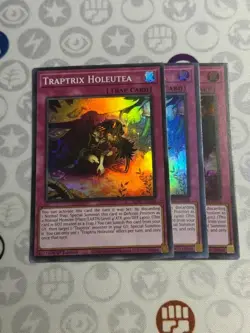 3x Traptrix Holeutea (SDBT-EN046) - Super Rare (NM) - Yugioh Playset - Image 1