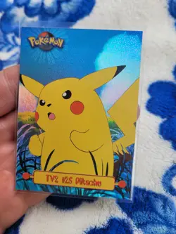NEAR MINT RAINBOW HOLO TV2 Pikachu Pokemon Card Rainbow FOIL Topps Series 1 - Image 2