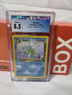 Seadra Pokemon 1999 Fossil Unlimited 42/62, CGC Universal Graded Slab 8.5, Vinta - Image 1