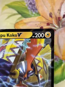 Tapu Koko V - 072/202 Swsh01: Sword & Shield Holo Ultra Rare Pokemon Card TCG - Image 3
