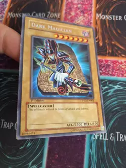 Yugioh Dark Magician DPYG-EN001 Rare 1st Edition NM/LP - Image 2