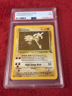 1999 POKEMON FOSSIL #7 HITMONLEE-HOLO PSA 7 - Image 1
