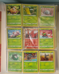 Pokemon Card Binder bundle SWSH Vivid Voltage - Regular Common, uncommon & rare - Image 2