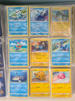 Pokemon Card Binder bundle SWSH Vivid Voltage - Regular Common, uncommon & rare - Image 5