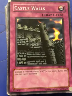 Castle Walls - SDK-049 Unlimited - Yu-Gi-Oh Card MP-HP - Image 1