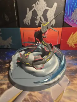 Pokemon Shiny Rayquaza Figure Hidden Fates Premium Card Holder & Card. - Image 2