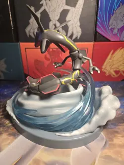 Pokemon Shiny Rayquaza Figure Hidden Fates Premium Card Holder & Card. - Image 3