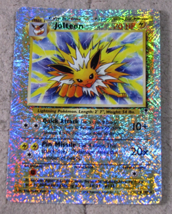 2002 Pokemon Jolteon 14/110 Reverse Holo Legendary Collection HP Creased - Image 1