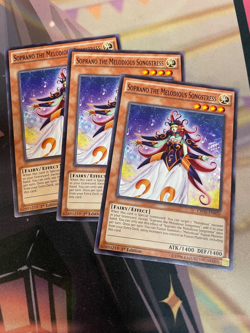 YUGIOH - SOPRANO THE MELODIOUS SONGSTRESS X3 - COMMON - 1ST ED - NM - CROS - Image 1