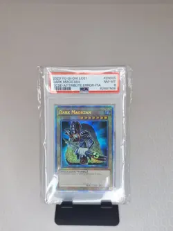 PSA 8 Dark Magician 25th Quarter Century Rare Yugioh Card LC01-EN003 ITA Error - Image 1