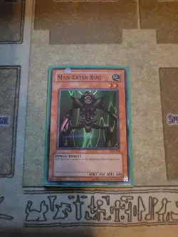 YUGIOH TCG MAN-EATER BUG LOB-108 SUPER UNLIMITED EDITION LP 1996 - Image 1