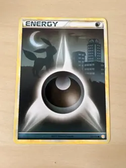 2010 POKEMON HEARTGOLD & SOULSILVER 121 DARKNESS ENERGY - Image 1