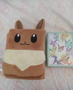 Eevee Plush Deck Box + Eevee Card Sleeves - Prismatic Evolutions SPC - Image 1