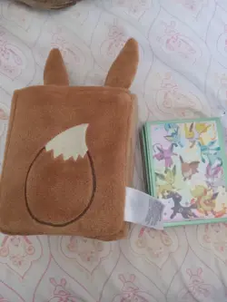 Eevee Plush Deck Box + Eevee Card Sleeves - Prismatic Evolutions SPC - Image 2