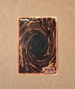 Yugioh SDK-001 Blue-Eyes White Dragon Ultra Rare Damaged - Image 2