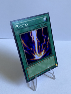 Yu-Gi-Oh! TCG Raigeki 1st Edition LOB-053 The Legend of Blue Eyes White Dragon - Image 3