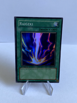 Yu-Gi-Oh! TCG Raigeki 1st Edition LOB-053 The Legend of Blue Eyes White Dragon - Image 5