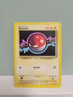 Pokemon TCG Voltorb 67/102 Base Set 4th Print NM - Image 1