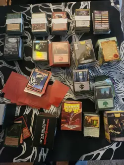 MTG Deck Bundle: 800+ Cards - Goblin, Squirrel & More! Rare Lands, Dragon Shield - Image 1
