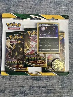 Pokemon Trading Card Game: Sword and Shield Evolving Skies - Three Pack Blister - Image 1