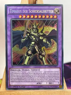 Timaeus Der Schicksalsritter DRL2-DE001 Secret Rare Deutsch EX YUGIOH - Image 1