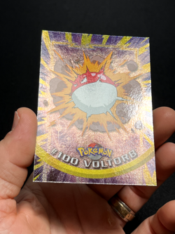 Topps Pokemon Series 2 Rainbow Foil #100 Voltorb - Image 2