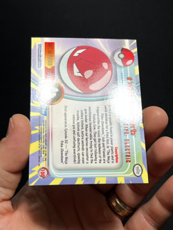 Topps Pokemon Series 2 Rainbow Foil #100 Voltorb - Image 5