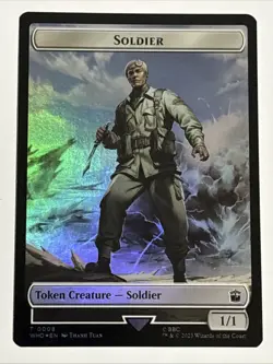 MTG Universes Beyond: Doctor Who Soldier/Alien Warrior Token Foil 0008/0014 - Image 1