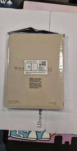 Magic the Gathering Final Fantasy Cloud Ultra Pro 9-Pocket Premium PRO Binder - Image 2