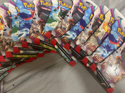 18 COUNT LOT Pokemon TCG Scarlet and Violet - Paldea Evolved Booster Packs 2023 - Image 1