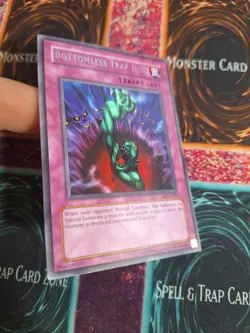 Yu-Gi-Oh! Bottomless Trap Hole LOD-092 Rare Unlimited Near Mint - Image 2