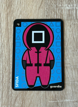 SQUID GAME CARD N. 3 SFIDA FORME GUARDIA FOIL Trading Card Game RARA INTROVABILE - Image 1