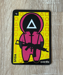 SQUID GAME CARD N.2 SFIDA BIGLIE GUARDIA FOIL Trading Card Game RARA INTROVABILE - Image 1