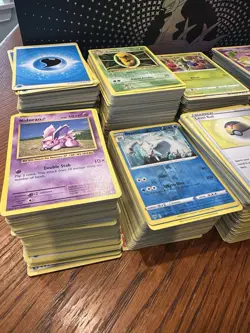 Massive 1000+ Pokemon Card Lot With Holos And Code Cards - Image 4