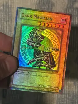 Yugioh Dark Magician SDY-006 Ultra Rare FULL HOLO BLEED LP - Image 1