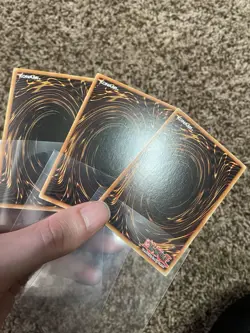 Yugioh 3 Cards Lot Dark Magician/Red-Eyes Black Dragon/Blue-Eyes White Dragon - Image 3