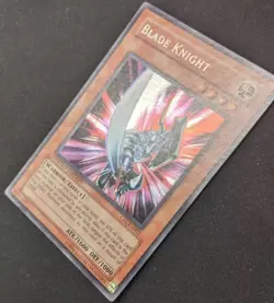 Blade Knight CT1-EN002 - Yugioh TCG - Super Holo Error Misprint - LP - Image 2
