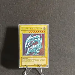 Yugioh Blue-Eyes White Dragon SDK-001 Ultra Rare Unlimited MP Vintage Card - Image 1