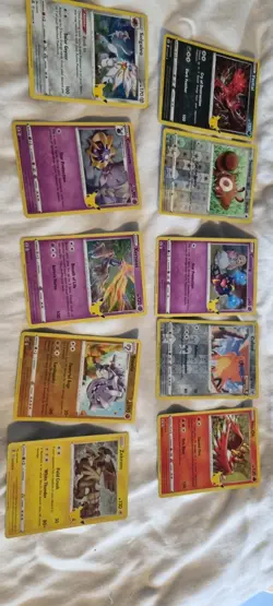Binder bundle pokemon bundle of 10 holographic cards - Image 1