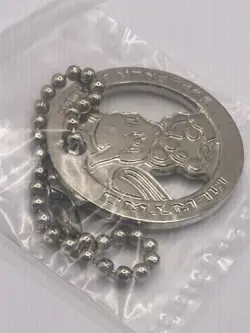 Mewtwo! Pokemon VTG 1999 Pokemon Sealed Metal Keychain Coin Gachapon Banpresto - Image 3